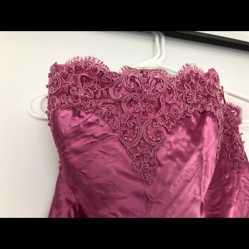 Gown - Picture 5 of 8